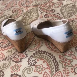 Nice barely worn Tom wedges!